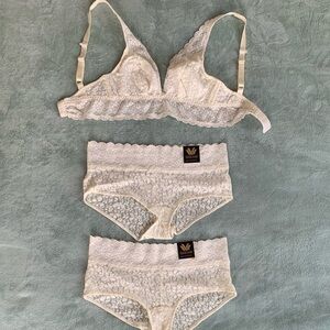 Wacoal Halo Lace Set – Size 32 / S - NWT